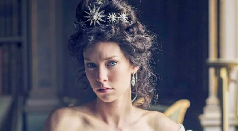 Estella Havisham, The Girl Built from Frost